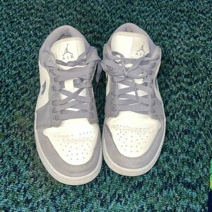 Nike Dunks Size 8.5 Gray and White